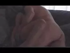 მოქნილი babe Lucy თოჯინა გაჭიმვა ფეხები და pussy